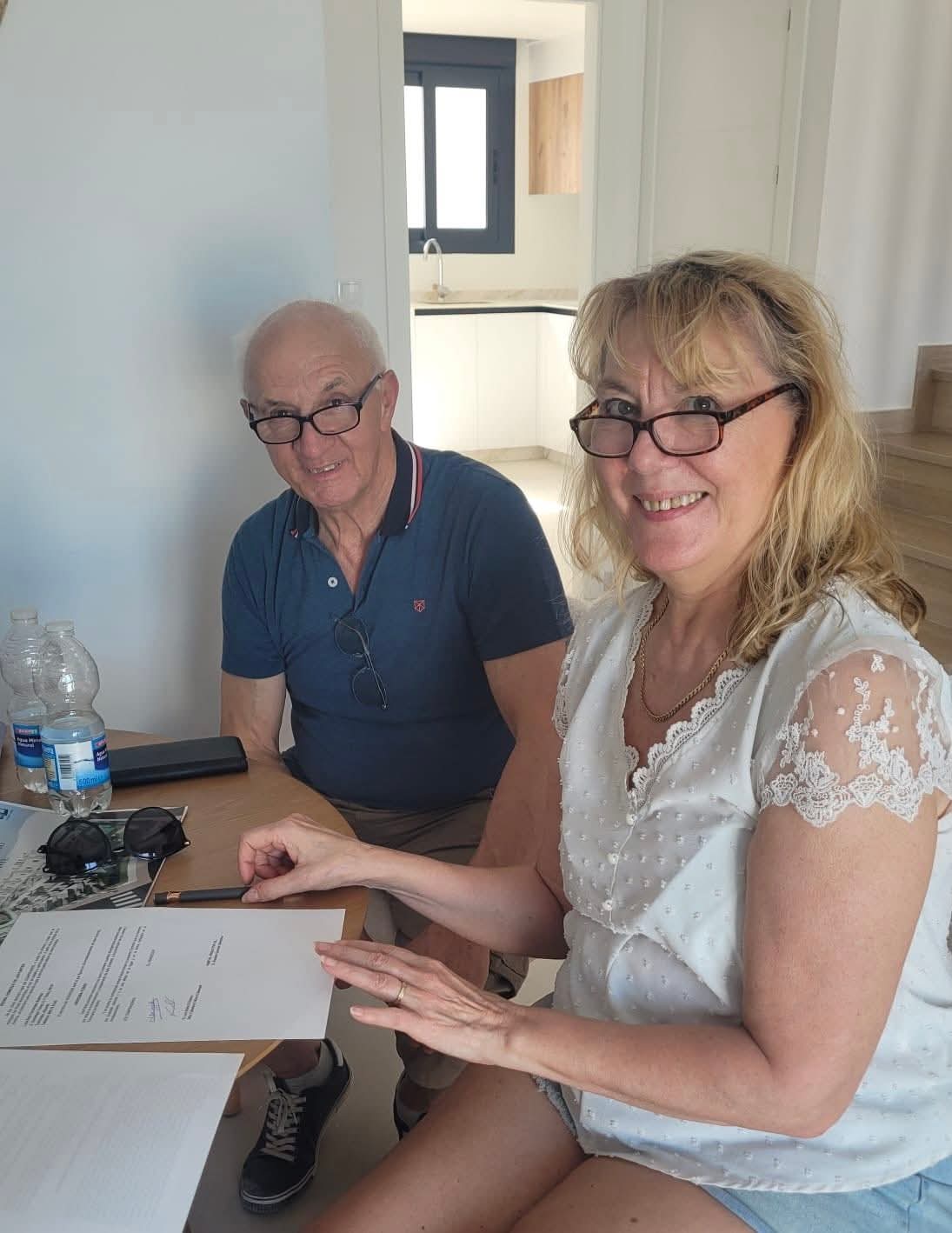 Fabienne et Luc signent pour leur maison &agrave; Cox