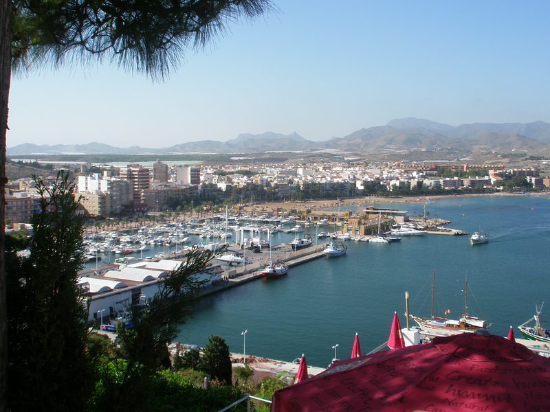 Le port de plaisance de Mazarrón vu des hauteurs